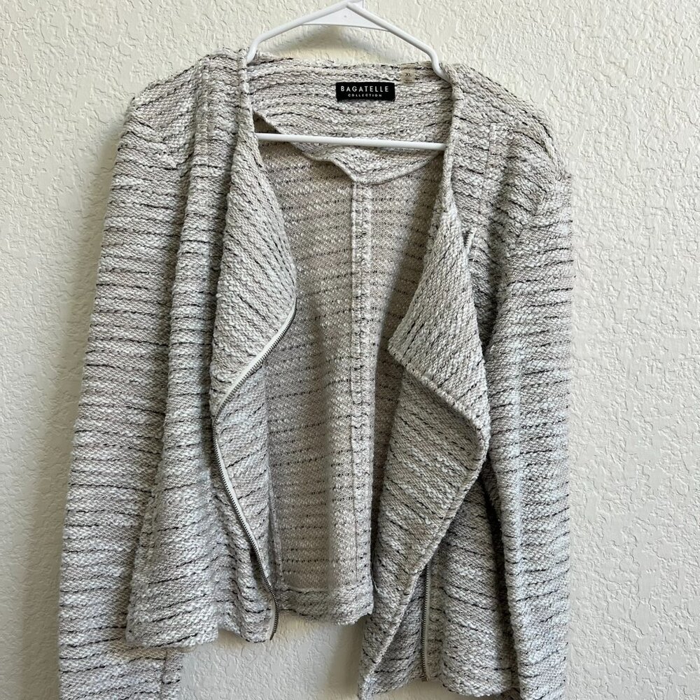 Bagatelle jacket/sweater with zippered front size XL
